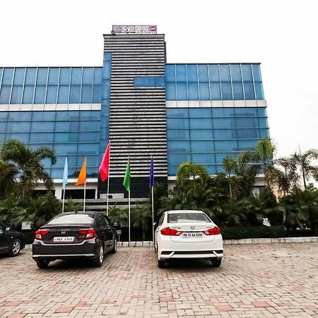 La Silver Leaf Hotel Nawashahr Bagian luar foto