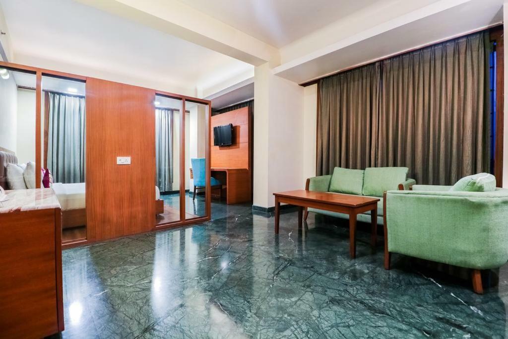 La Silver Leaf Hotel Nawashahr Bagian luar foto