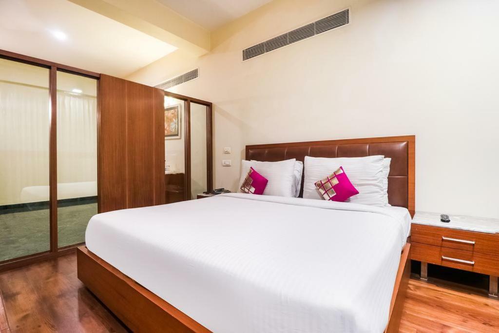La Silver Leaf Hotel Nawashahr Bagian luar foto