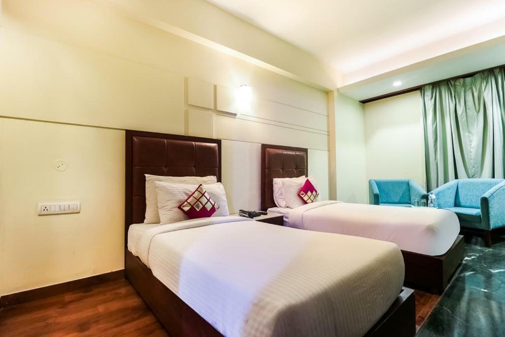 La Silver Leaf Hotel Nawashahr Bagian luar foto