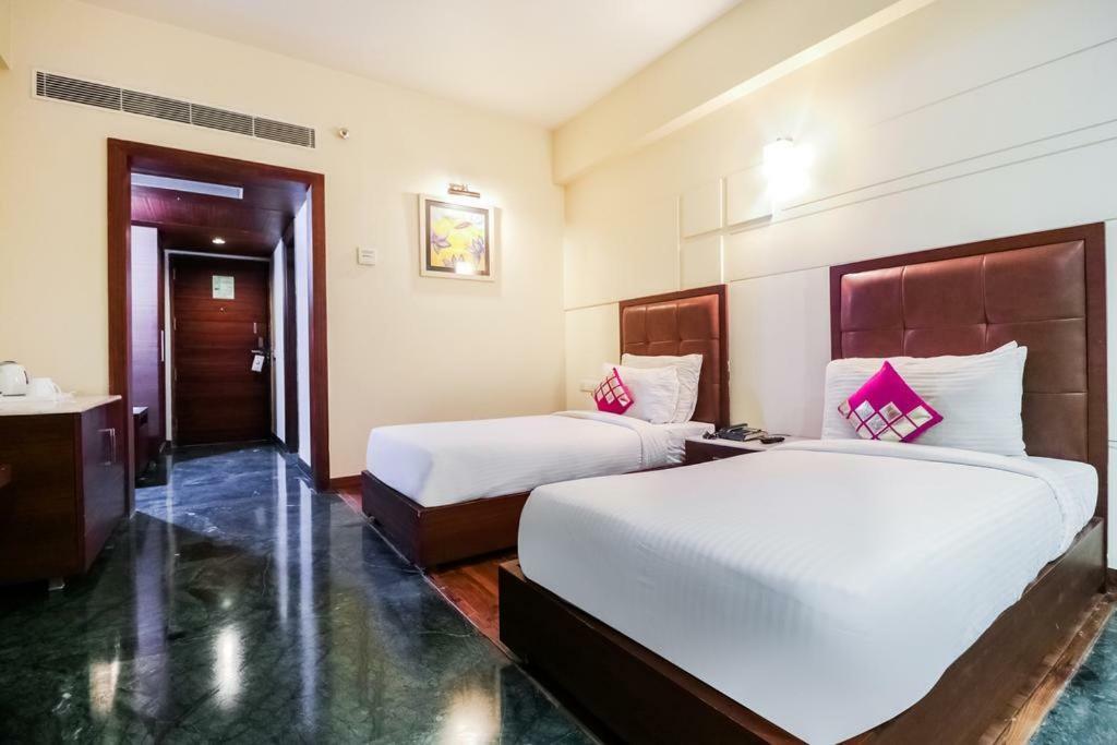 La Silver Leaf Hotel Nawashahr Bagian luar foto