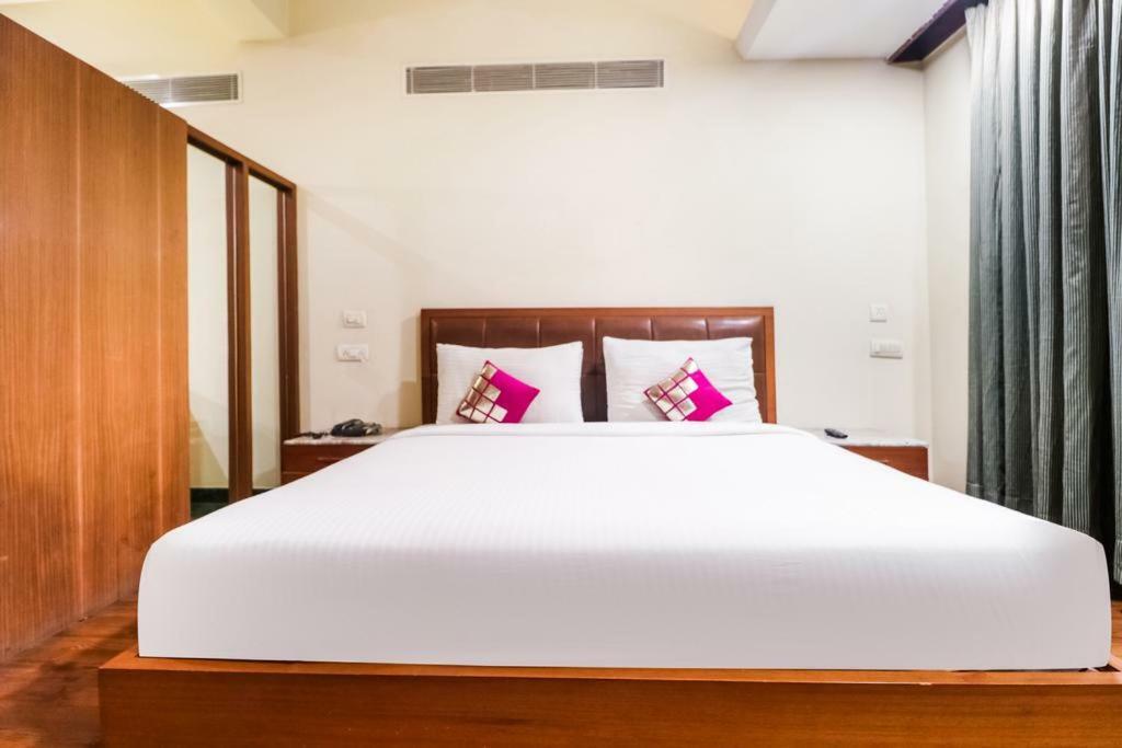 La Silver Leaf Hotel Nawashahr Bagian luar foto