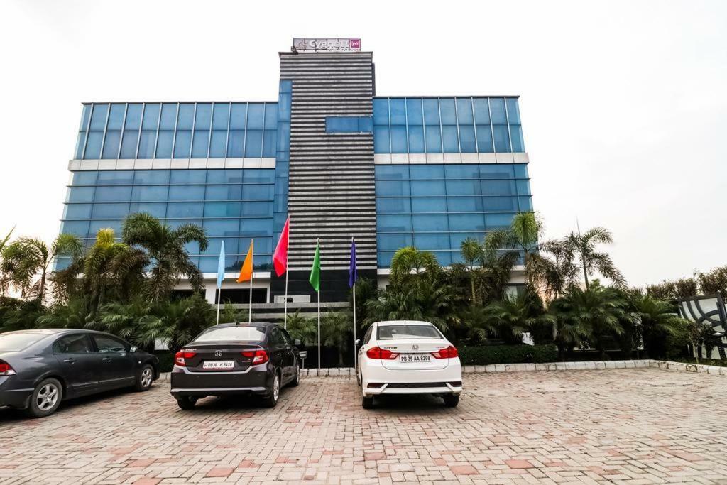 La Silver Leaf Hotel Nawashahr Bagian luar foto
